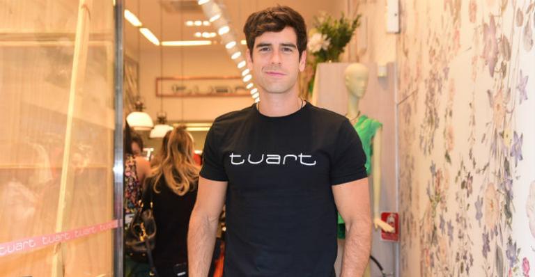 Marcos Pitombo rouba a cena em lançamento fashion em São Paulo