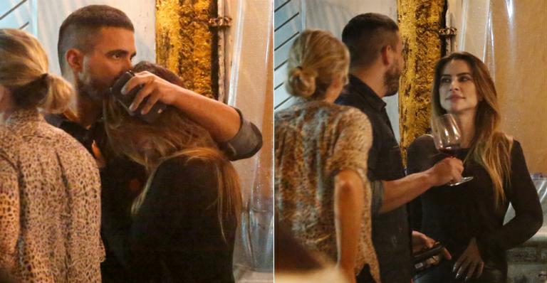 Cleo Pires ganha beijo de André Marques em barzinho no Rio