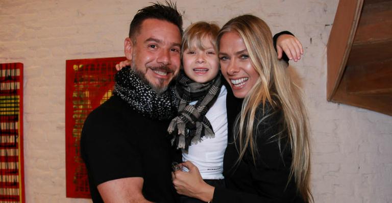 Filho de Adriane Galisteu estreia nos palcos com a mãe