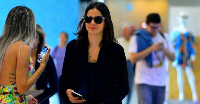 Bruna Marquezine volta a usar colar igual ao de Neymar