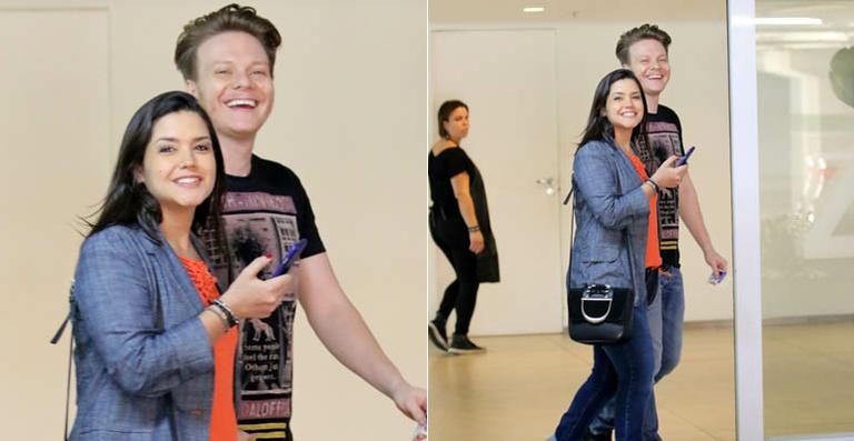 Michel Teló e Thais Fersoza curtem tarde no cinema