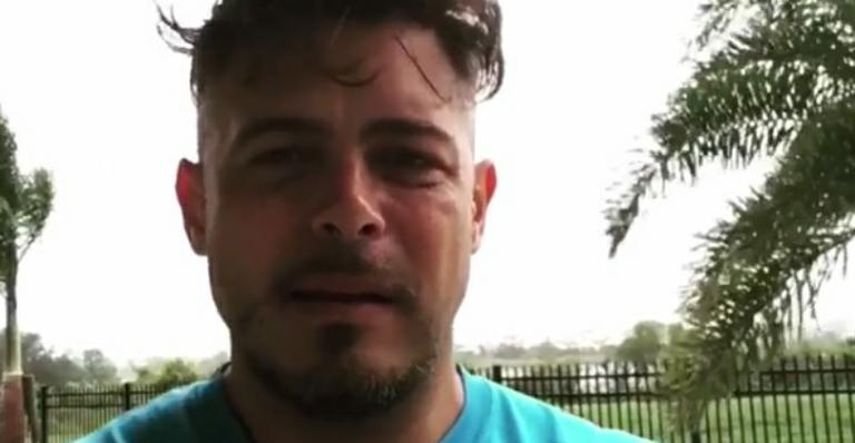 Morando nos EUA, Luigi Baricelli surge no meio do vento causado pelo furacão Matthew: “Estou no toque de recolher”