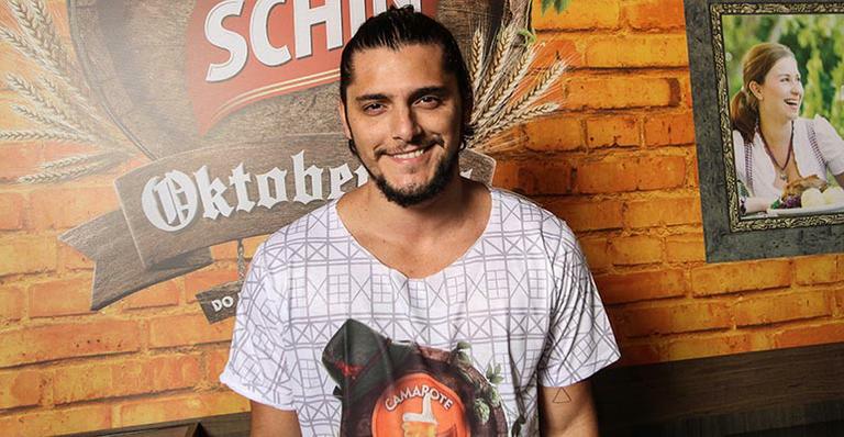 Bruno Gissoni se diverte na tradicional Oktoberfest em Blumenau