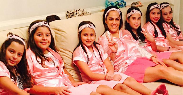 Silvia Abravanel celebra aniversário de 11 anos da filha, Amanda, com “festa do pijama” e dia no SPA