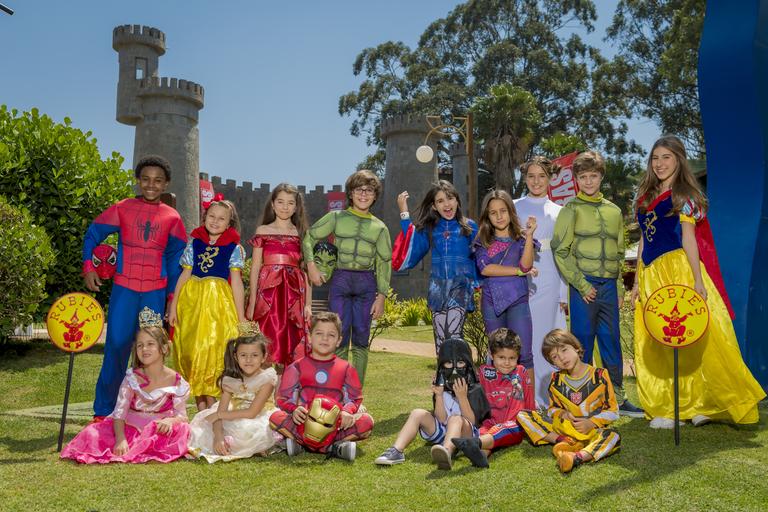 One Day Kids: atores mirins curtem festa à fantasia