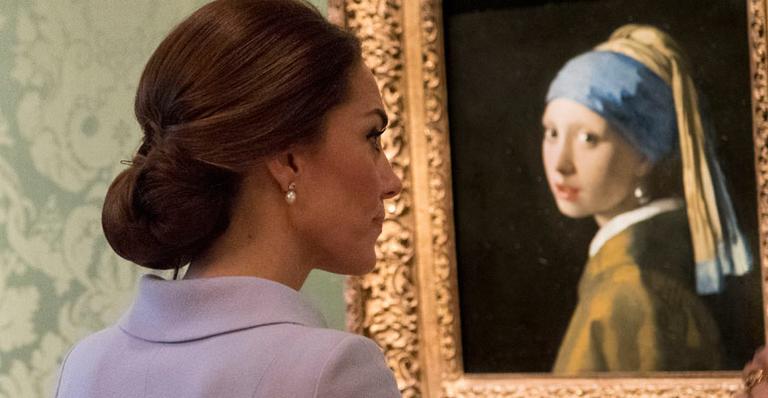Kate Middleton fica cara a cara com a ‘Moça com Brinco de Pérola’