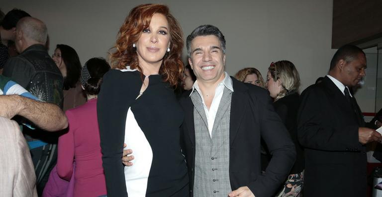 Claudia Raia confere nova peça de Jarbas Homem de Mello