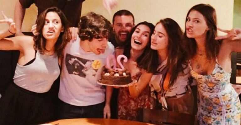Marina Moschen reencontra elenco de “Malhação” e comemora seu aniversário de 20 anos
