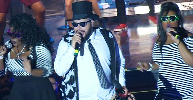 Tiago Abravanel comemora 1 ano do ‘Baile do Abrava’