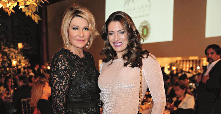 Bia Doria e Elaine Mickely prestigiam festa do bem