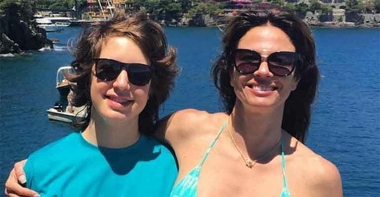 Saradíssima, Luciana Gimenez faz rara aparição ao lado do filho, Lucas Jagger