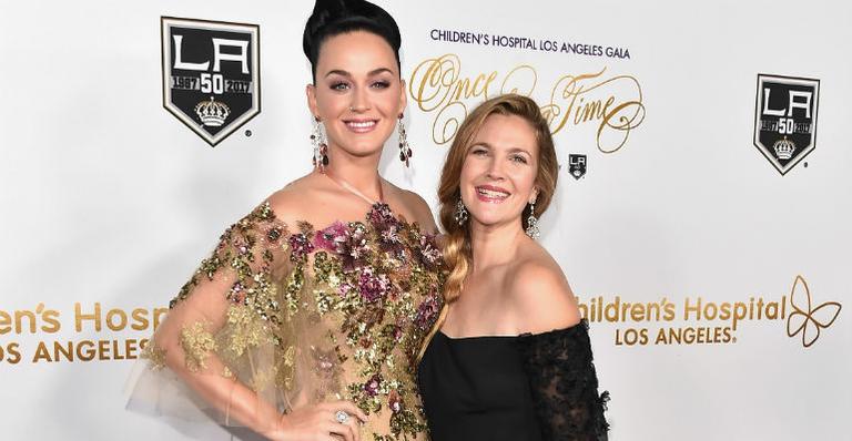 Katy Perry e Drew Barrymore prestigiam evento beneficente em Los Angeles