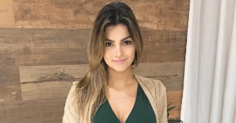 De biquini, Kelly Key exibe barrigão de 6 meses de gravidez