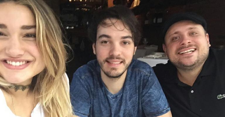 Sasha Meneghel se diverte em almoço com amigos em NY
