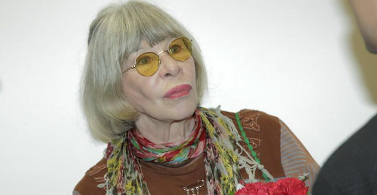 Rita Lee faz rara aparição em estreia do filho, Beto Lee, no Titãs