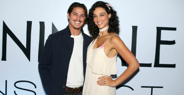 Débora Nascimento e Rômulo Neto estrelam campanha de grife de perfume