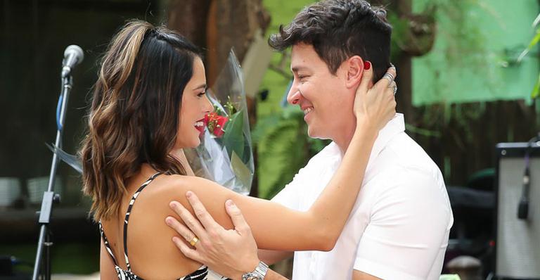 Vera Viel faz almoço de aniversário e ganha surpresa do marido, Rodrigo Faro