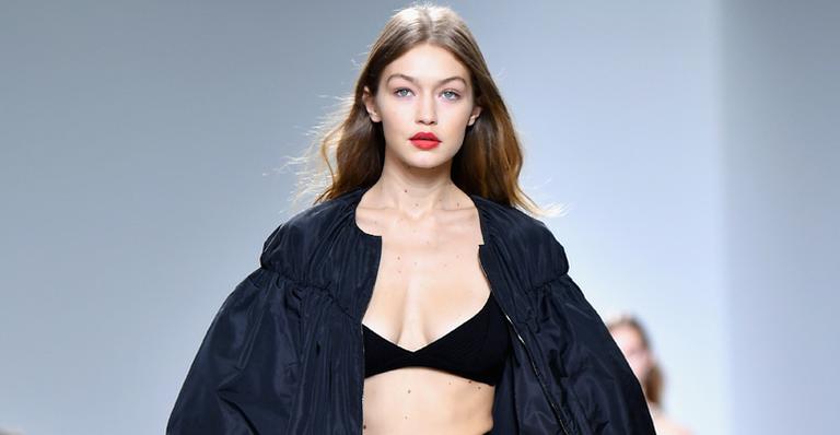 Com contratos de US$ 9 milhões, top model Gigi Hadid confessa que ainda não aprendeu a desfilar