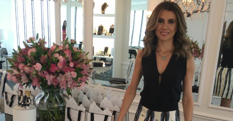 Camila Quintão promove palestra em joalheria no interior de São Paulo