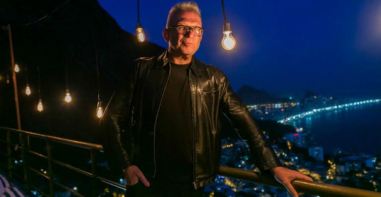 Estilista Jean Paul Gaultier visita o Morro do Vidigal, no Rio de Janeiro