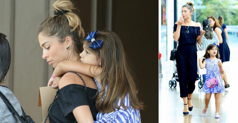 Grazi Massafera faz compras com a filha, Sofia, no Rio de Janeiro