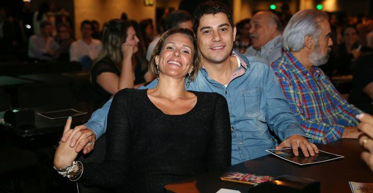 Amalia Stringhini, mulher de Evaristo Costa, desabafa sobre vida no Brasil: “Vivia mesmo num hospício”