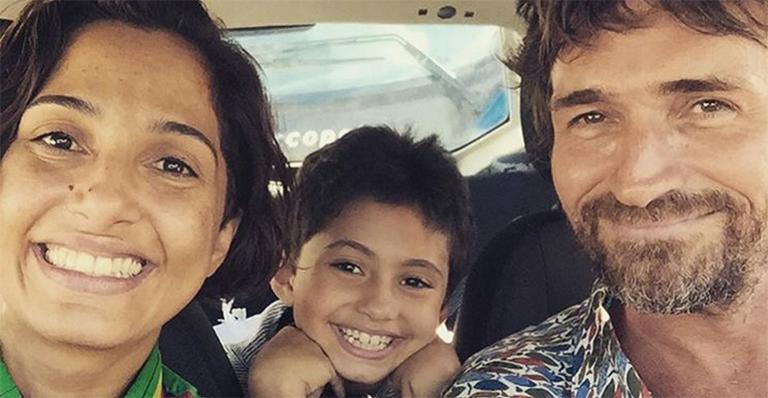 Camila Pitanga faz rara aparição com o ex-marido e a filha: ‘Celebração contínua’