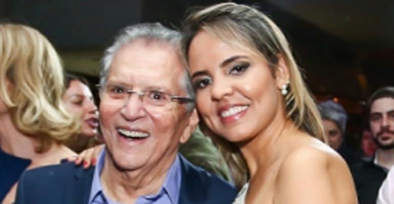 Namorada se declara a Carlos Alberto de Nóbrega: “Obrigada por existir”