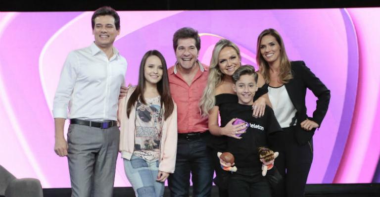 Estrelas participam da coletiva de imprensa do Teleton 2016