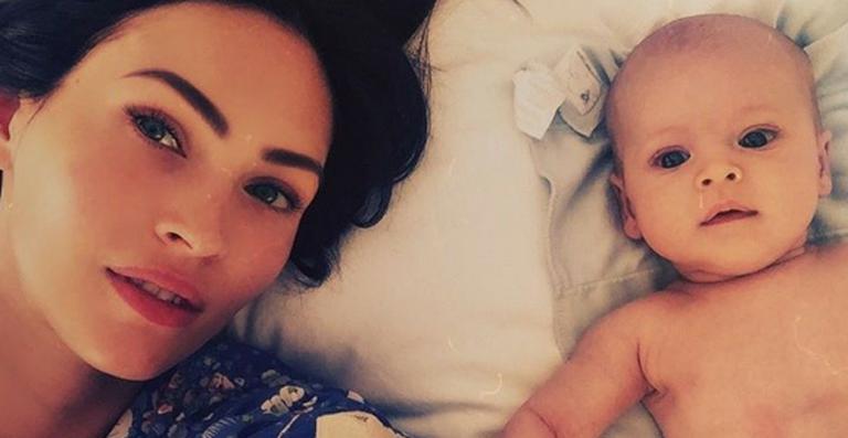 Megan Fox apresenta seu terceiro filho, Journey River