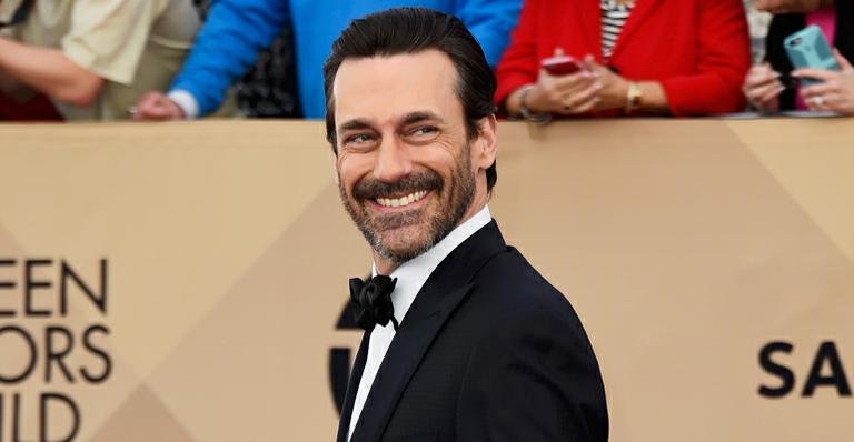Jon Hamm lembra como perdeu a virgindade e dá dica para iniciantes