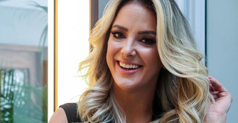 Ticiane Pinheiro mostra Rafaella vestida de bruxa