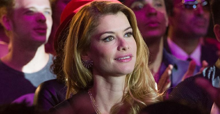 Alinne Moraes comemora sua personagem em Rock Story