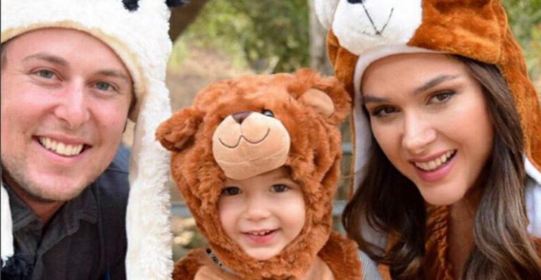 Fernanda Machado publica foto em família: “Halloween”