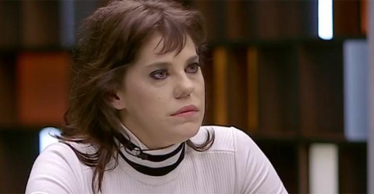 Secou! Bárbara Paz posa de barriguinha de fora para ensaio e ganha elogios