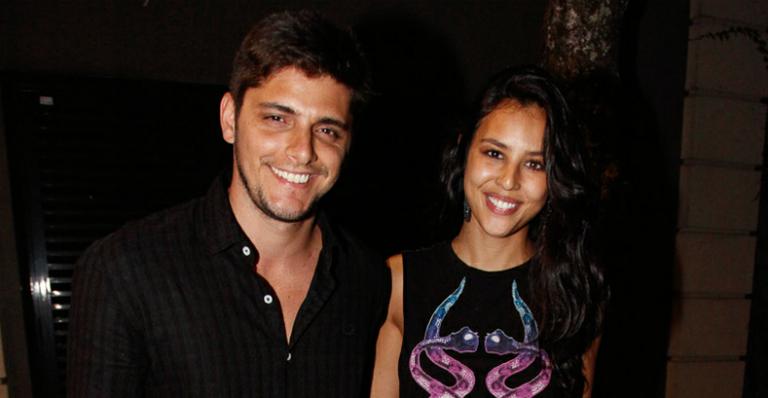 Yanna Lavigne faz ensaio fotográfico de gestante com Bruno Gissoni