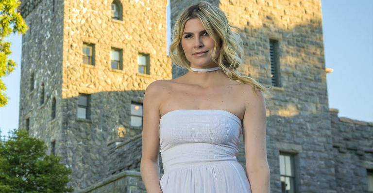 Julia Faria festeja sucesso na web e TV