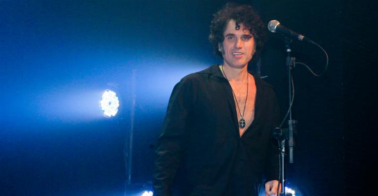 Eriberto Leão vive ídolo Jim Morrison nos palcos