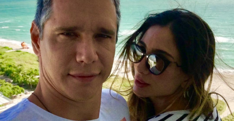 Sem os filhos, Marcio Garcia e Andrea Santa Rosa aproveitam férias em Miami