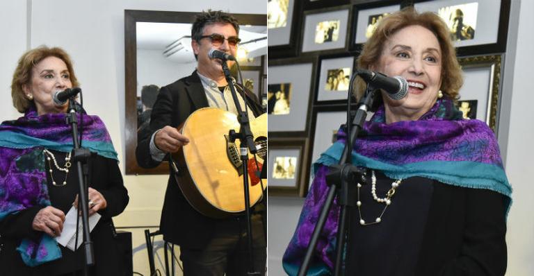 Com o filho, John Herbert Jr, Eva Wilma celebra o sucesso de espetáculo teatral