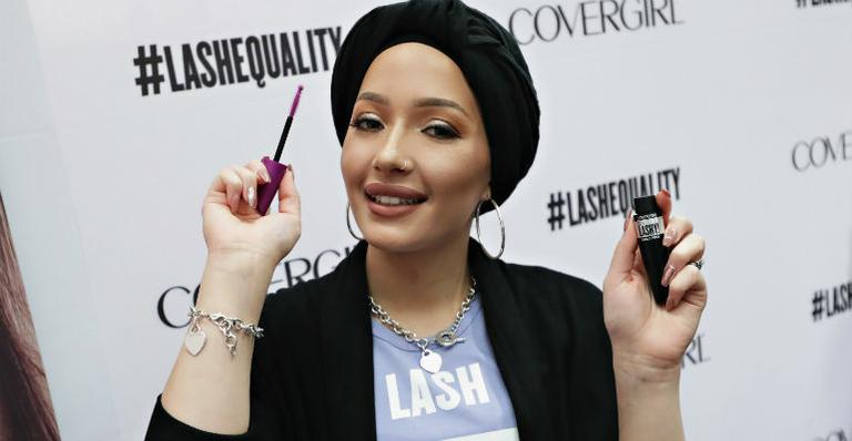 Blogueira muçulmana Nura Afia é a nova embaixadora da CoverGirl