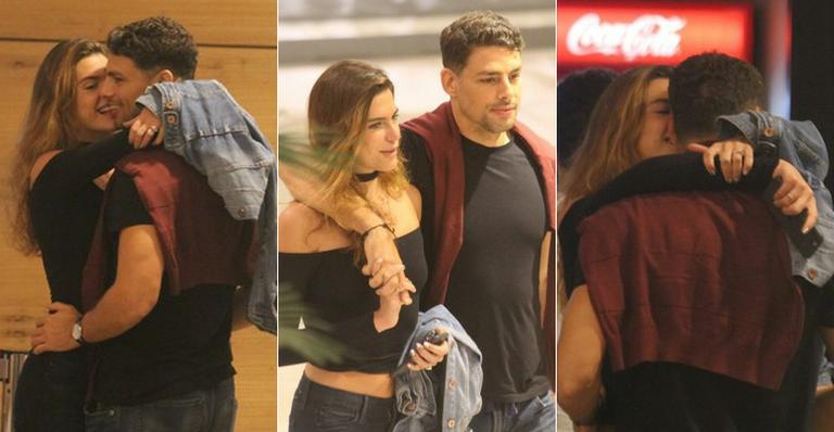 Cauã Reymond troca beijos e carinhos com Mariana Goldfarb