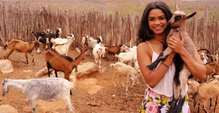 Após novela, Lucy Alves retorna feliz para casa