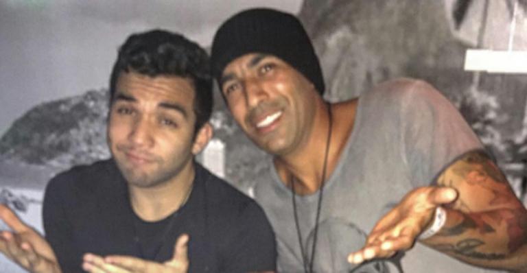 Jonathan Costa posa com Emerson Sheik: “É o bicho”