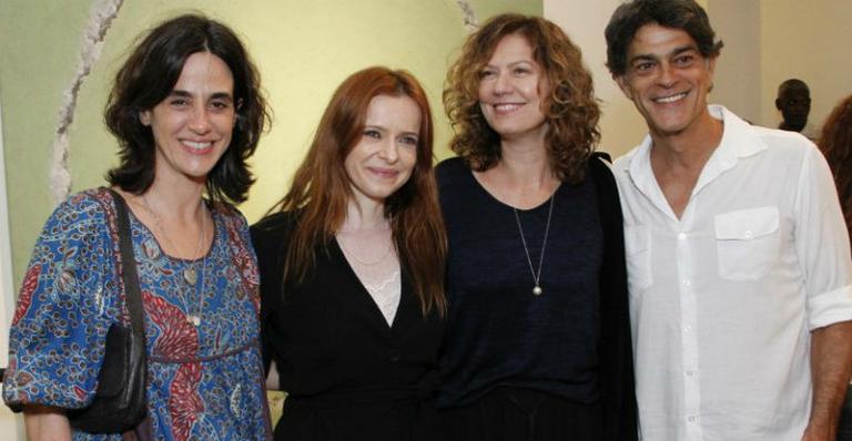 Atores prestigiam exposição de Maria Luísa Mendonça no Rio de Janeiro
