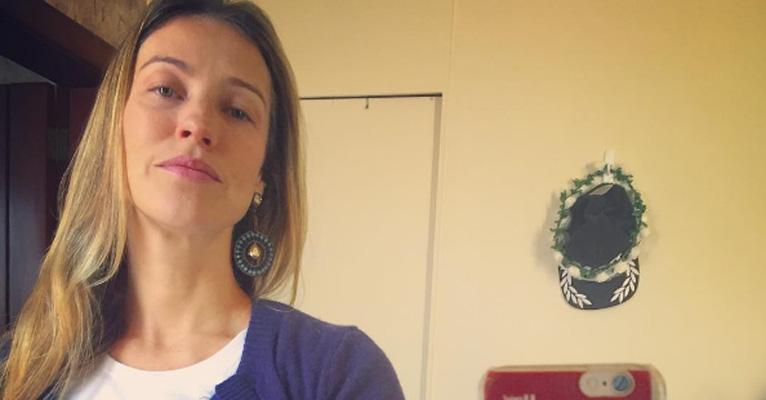De calcinha e sutiã, Luana Piovani mostra barriga chapada aos 40 anos