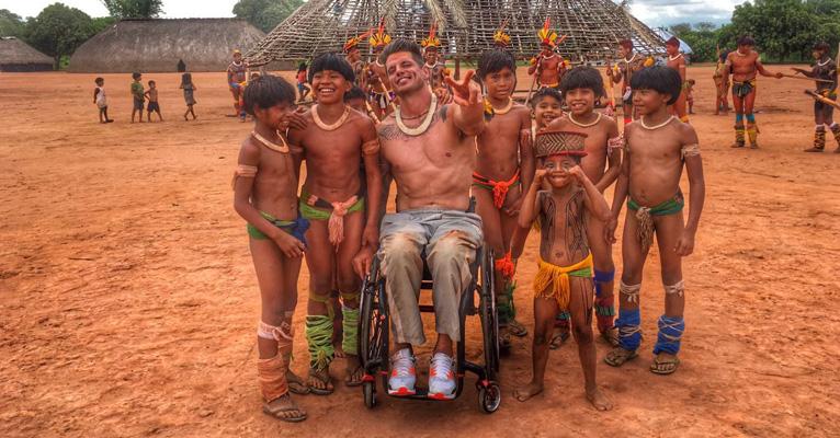 Fernando Fernandes rema por 70 km para chegar em aldeia indígena no MT