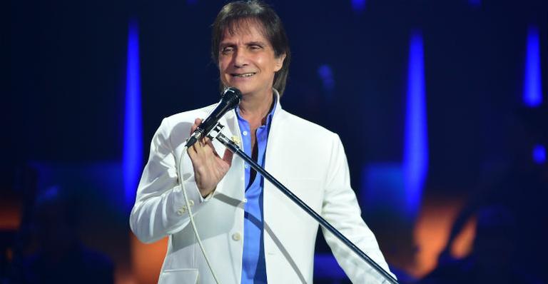 Roberto Carlos canta com Zeca Pagodinho, Marisa Monte, Caetano Veloso e Gilberto Gil no especial de fim de ano