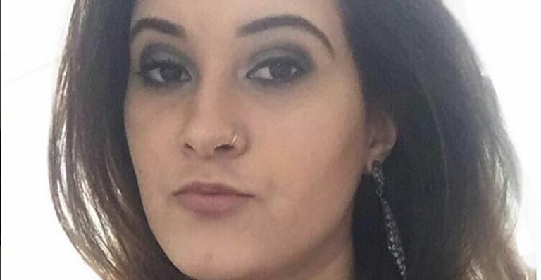 Beatriz, filha de William Bonner e Fátima Bernardes, exibe piercing em selfie