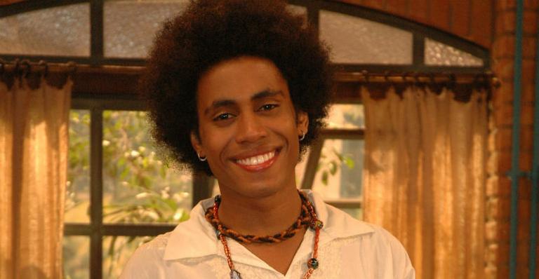 Lembra dele? Ícaro Silva, ex-Malhação, posta foto sem roupa na web